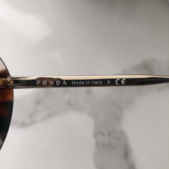 Prada sunglasses - Picture 6 of 9